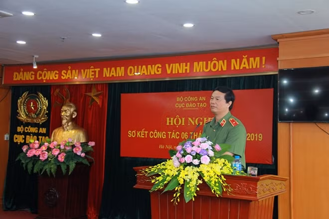 Thiếu tướng Bùi Minh Giám phát biểu kết luận tại Hội nghị