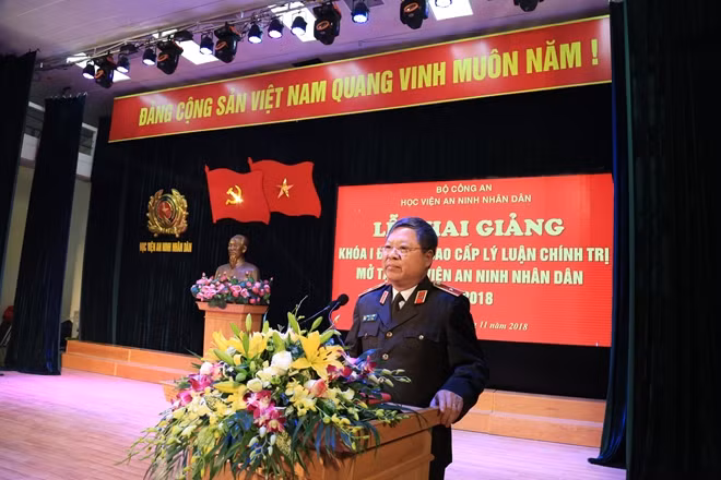 Thiếu tướng Nguyễn Văn Ly, Phó Cục trưởng Cục Đào tạo phát biểu chỉ đạo tại lễ khai giảng