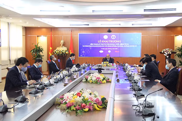 Thú tướng Nguyễn Xuân Phúc và các đại biểu dự buổi lễ tại điểm cầu Bộ Thông tin và Truyền thông