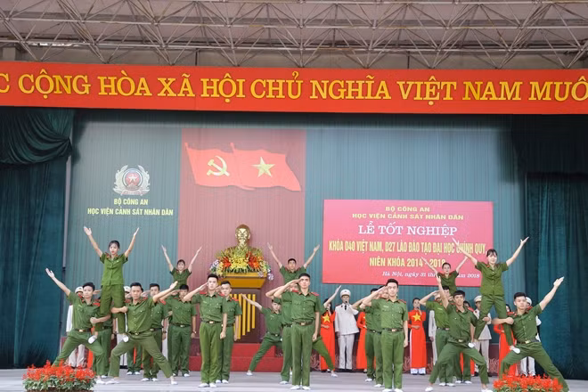 Một số tiết mục văn nghệ do các học viên biểu diễn
