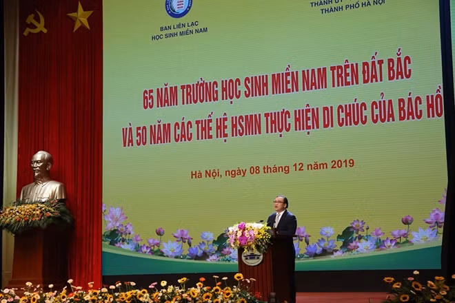 Bí thư Thành ủy Hà Nội Hoàng Trung Hải phát biểu tại buổi lễ