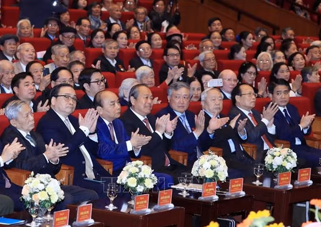 Thủ tướng Nguyễn Xuân Phúc và các đại biểu, lãnh đạo Đảng, Nhà nước tham dự Lễ kỷ niệm