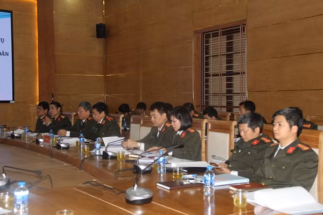 Thiếu tướng Nguyễn Văn Ly, Phó Cục trưởng Cục đào tạo và các đại biểu dự Hội thảo