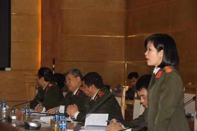 Đại biểu tham luận tại Hội thảo