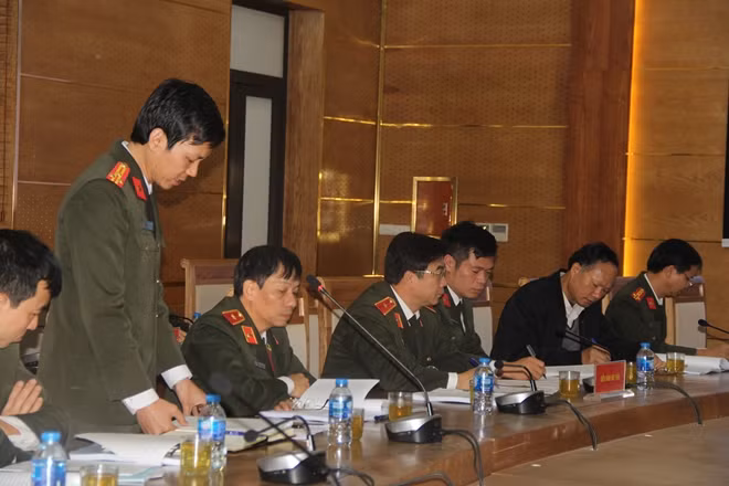 Các đại biểu tham luận tại Hội thảo