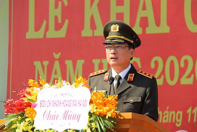 Thứ trưởng Nguyễn Văn Thành phát biểu tại lễ khai giảng