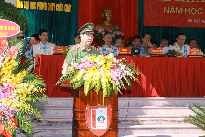 Thứ trưởng Bùi Văn Nam phát biểu chỉ đạo tại lễ khai giảng