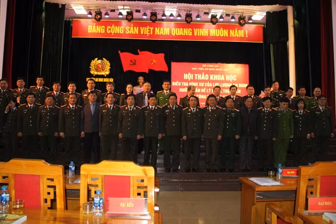 Lãnh đạo Học viện ANND với các nhà khoa học, cán bộ chỉ huy thực tiễn tham dự Hội thảo