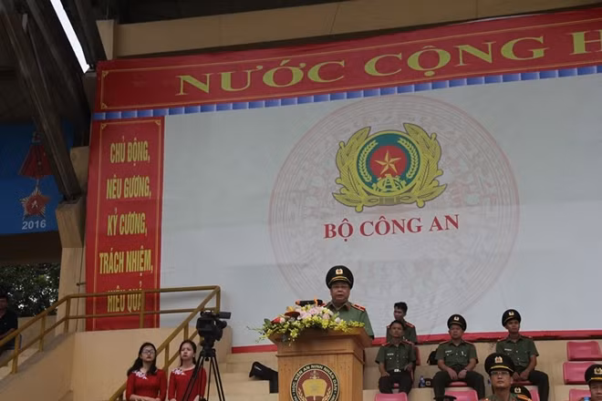 Thiếu tướng Lê Văn Thắng, Giám đốc Học viện ANND, Trưởng ban tổ chức phát biểu tại lễ khai mạc