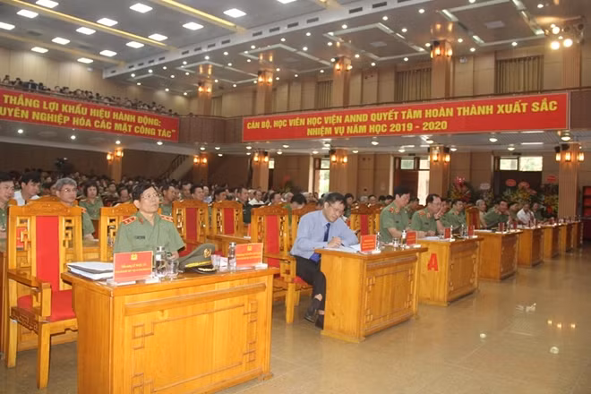 Thứ trưởng Nguyễn Văn Thành và các đại biểu dự Hội nghị
