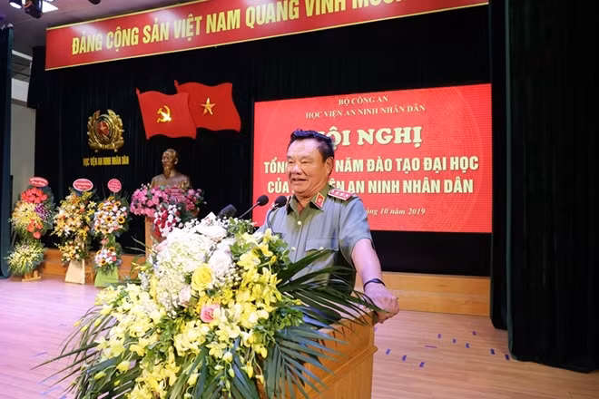 Nguyên Thứ trưởng Thường trực Nguyễn Khánh Toàn tham luận tại Hội nghị