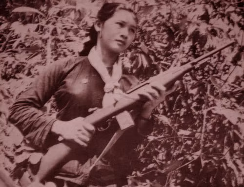 "Giặc đến nhà đàn bà cũng đánh".