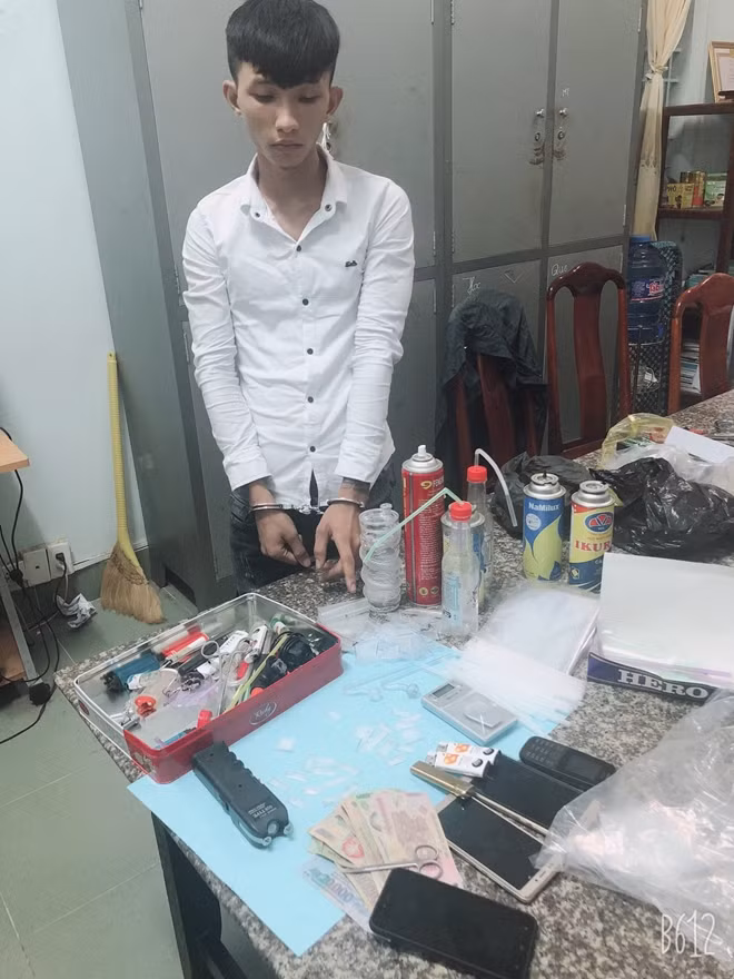 Vy cùng tang vật