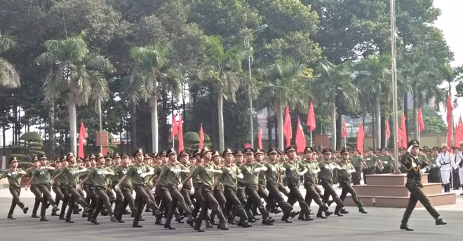Các khối học viên diễu binh tại buổi lễ