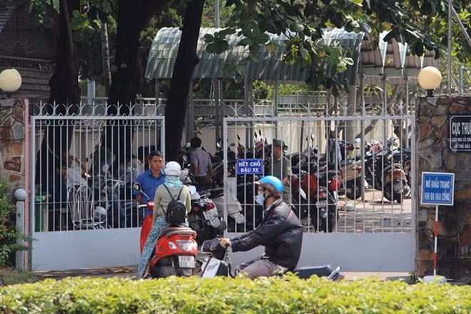 Cán bộ, người dân đã đến Cục Thuế tỉnh Bình Dương làm việc