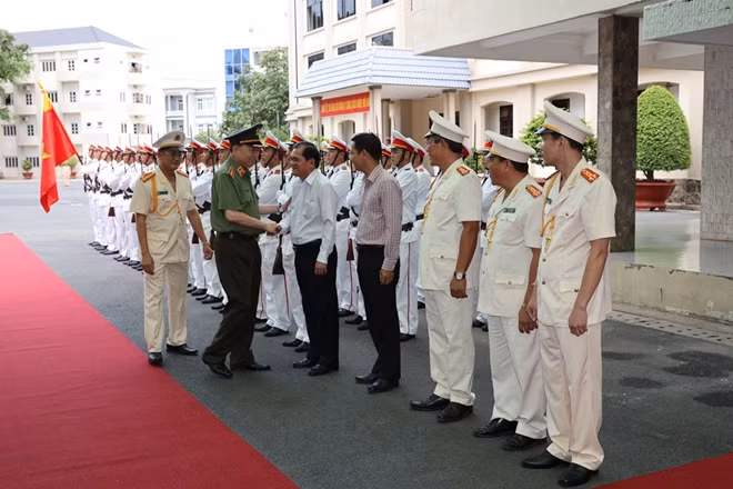 Công an tỉnh Tây Ninh chào đón Bộ trưởng Tô Lâm.