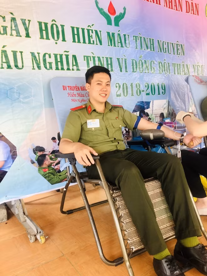 Sinh viên Định hiến máu lần thứ 8