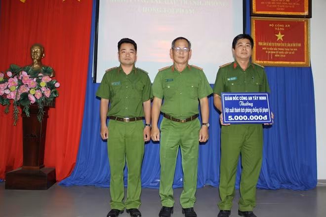 Các tập thể được khen thưởng