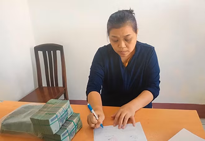 Huyền cùng đồng bọn