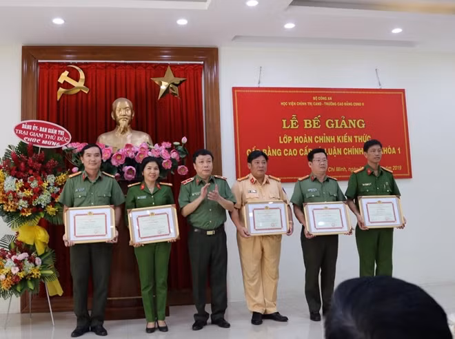 Các học viên được khen thưởng