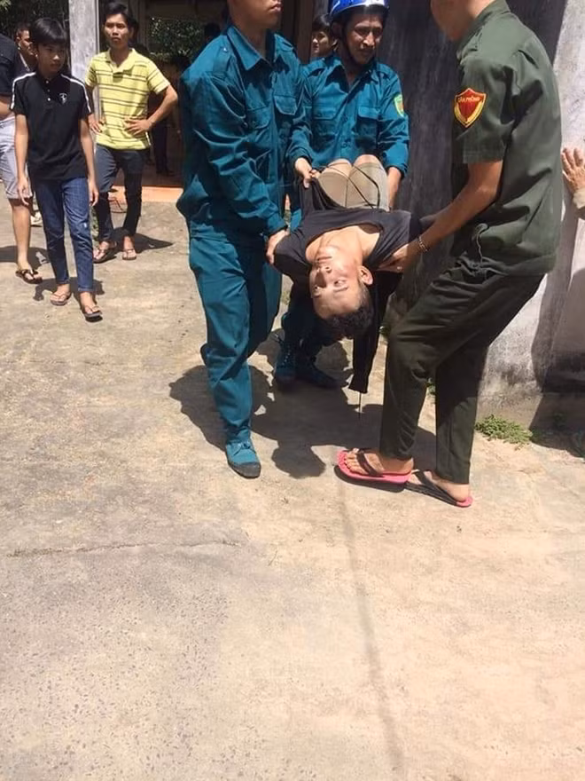 Khi bị bắt giữ, đối tượng vẫn có biểu hiện ngáo đá.