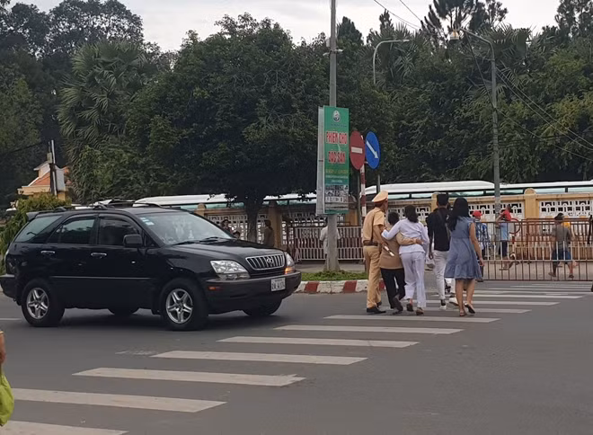Cán bộ, chiến sỹ đảm bảo ANTT xung quanh khu vực Tòa Thánh