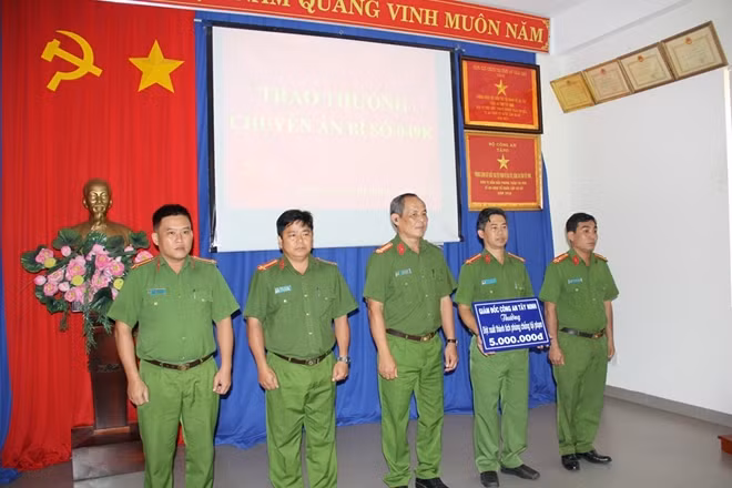Các tập thể được khen thưởng
