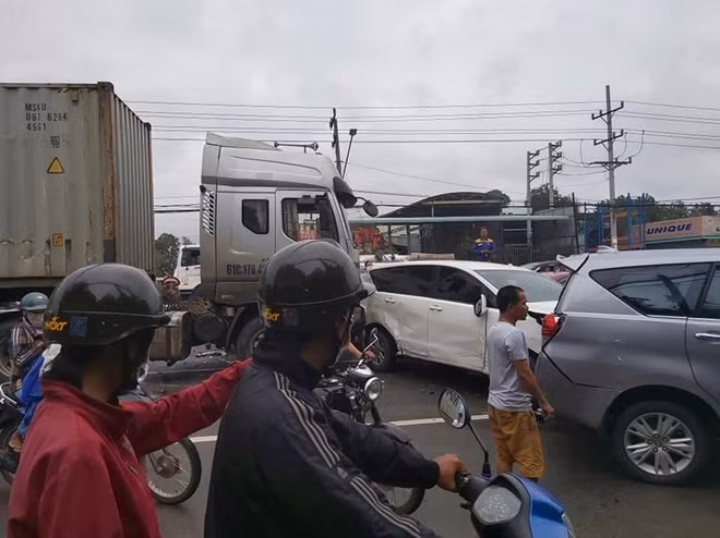 Hiện trường vụ tai nạn (ảnh D.N)