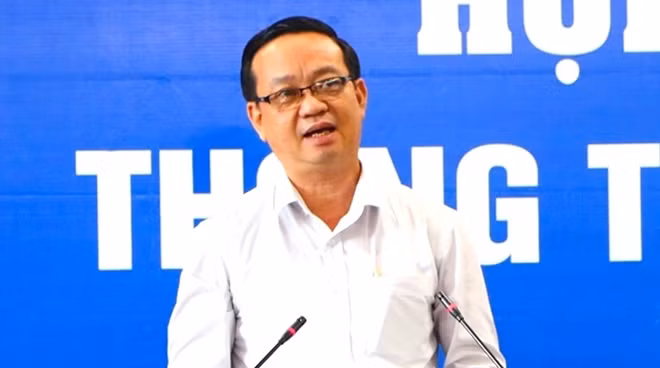 Ông Bùi Minh Thạnh phát biểu tại buổi họp báo