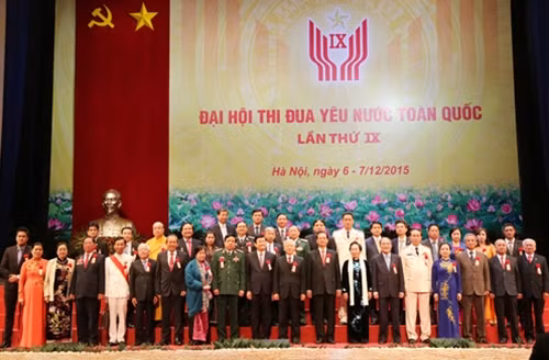 Đoàn Chủ tịch Đại hội.