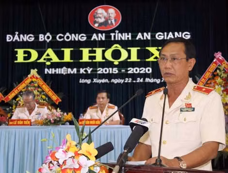 Thiếu tướng Bùi Bé Tư – Bí thư Đảng ủy, Giám đốc Công an tỉnh An Giang phát biểu khai mạc đại hội.