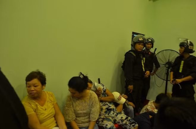Các con bạc bị kiểm tra