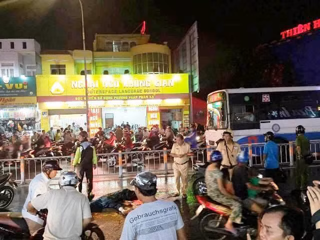 Trong cơn mưa lớn một nạn nhân được cho là học sinh gặp nạn