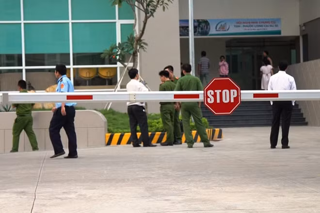 Công an khám nghiệm hiện trường làm rõ nguyên nhân vụ việc
