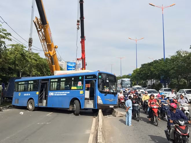 Sự cố gây ùn ứ giao thông