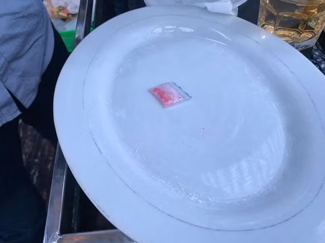 Một túi nilon chứa chất nghi ma túy