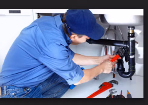 Các đối tượng sử dụng chiêu làm thợ sửa ống nước để trộm tài sản gia chủ (ảnh minh họa)