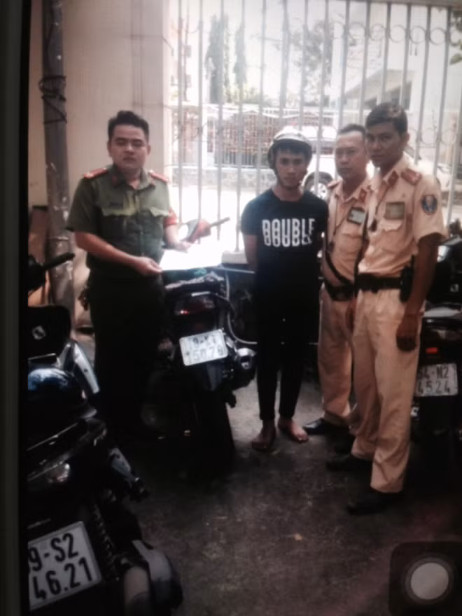 Tổ CSGT truy bắt cướp