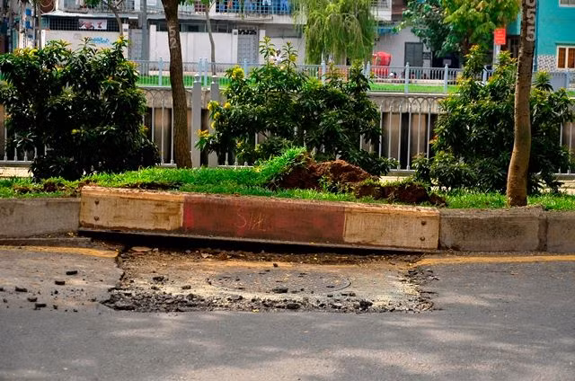 Bó vỉa hè bị chênh