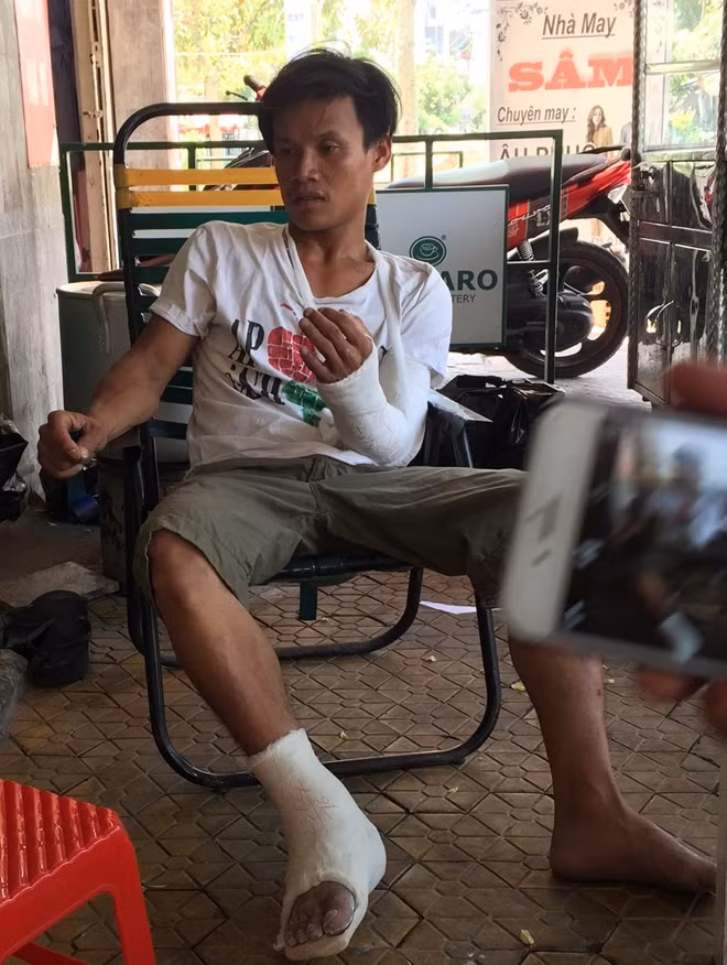 Anh Thể với vết tích trên người