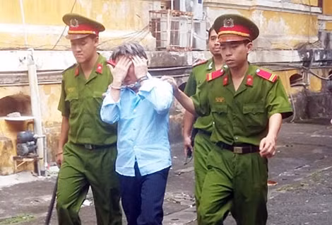 Bị cáo Tân sau phiên xử.