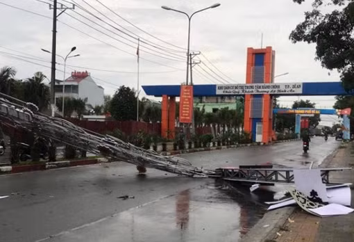 Dĩ An tháo dỡ cổng chào trên đường phố để tránh tai họa