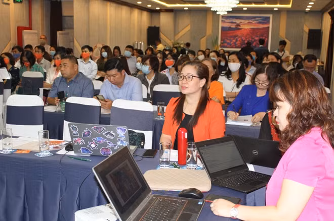 Các đại biểu tham dự diễn đàn