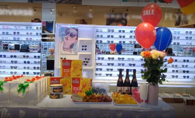 Những ai đã đến cửa hàng Mắt Việt thuộc AEON Bình Tân trong khoảng thời gian từ 12h15 đến 12h40 ngày 25/7/2020 liên hệ ngay với cơ quan y tế địa phương