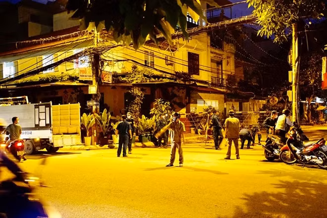 Lực lương chức năng địa phương phong toả đường số 10