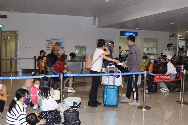 TPHCM kiến nghị chuyển các chuyến bay từ Hàn Quốc về các sân bay khác để giảm áp lực cho sân bay Tân Sơn Nhất