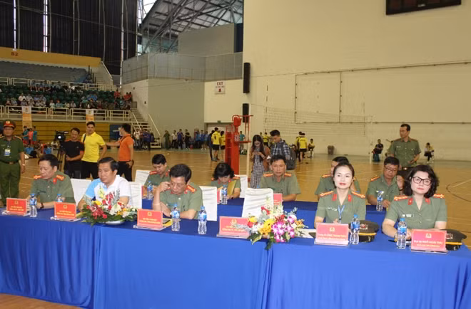 Đại biểu dự Lễ khai mạc Hội thao