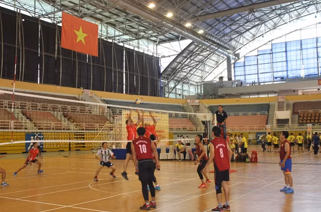 Sôi nổi với môn thi đấu bóng chuyền