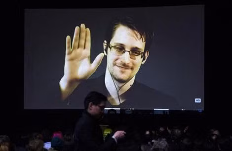Edward Snowden xuất hiện trên video trong một hội nghị.