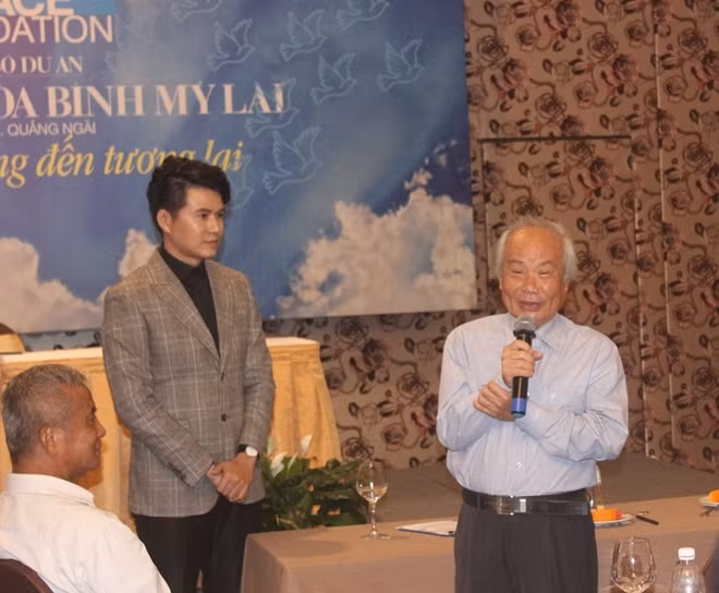 Nhạc sĩ Phạm Minh Tuần chia sẻ kỷ niệm lần về Quảng Ngãi để sáng tác ca khúc "Tiếng gọi từ lòng đất" đầy xúc động.